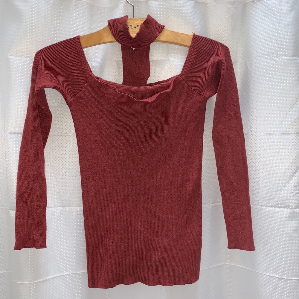 Long sleeve choker top